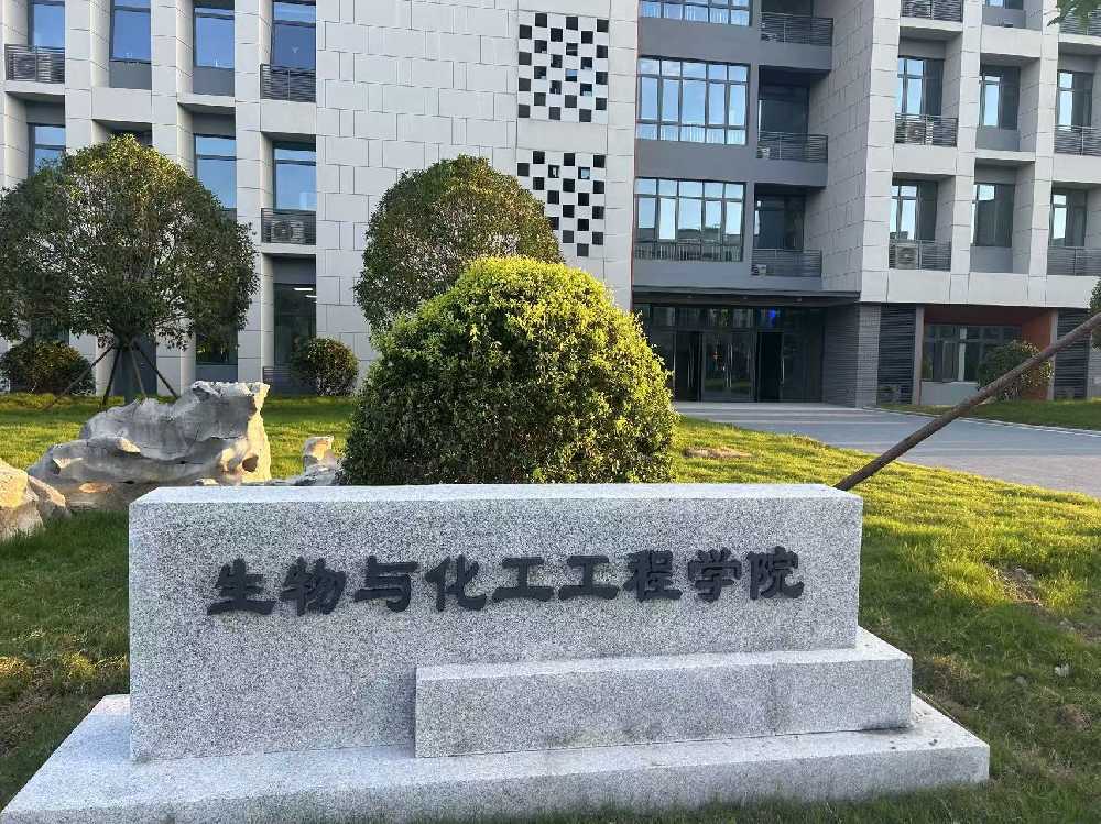 六合区扬州职业大学体育场高杆灯项目